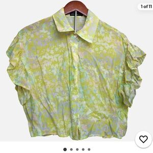 On Twelfth Lime Floral Ruffle Blouse Short Sleeve Womens Size M